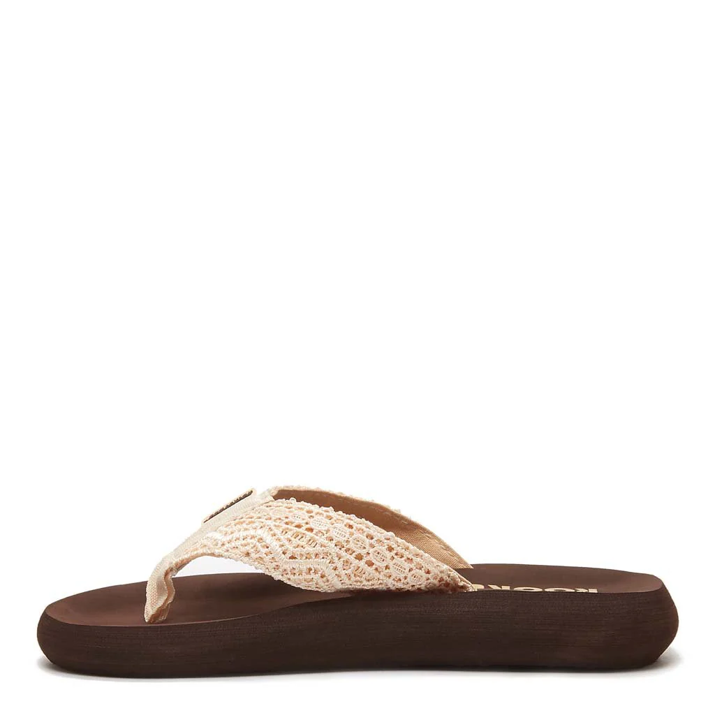 Spotlight Natural Crochet Flip-Flops - Image 4